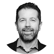 Expert Round Photo B&W - Oz Dogan