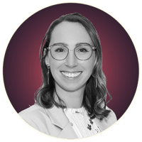 Expert Round Photo Red - Caroline Caldwell
